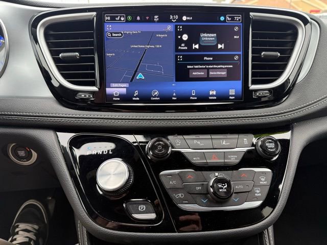 Used 2025 Chrysler Pacifica Limited image 24