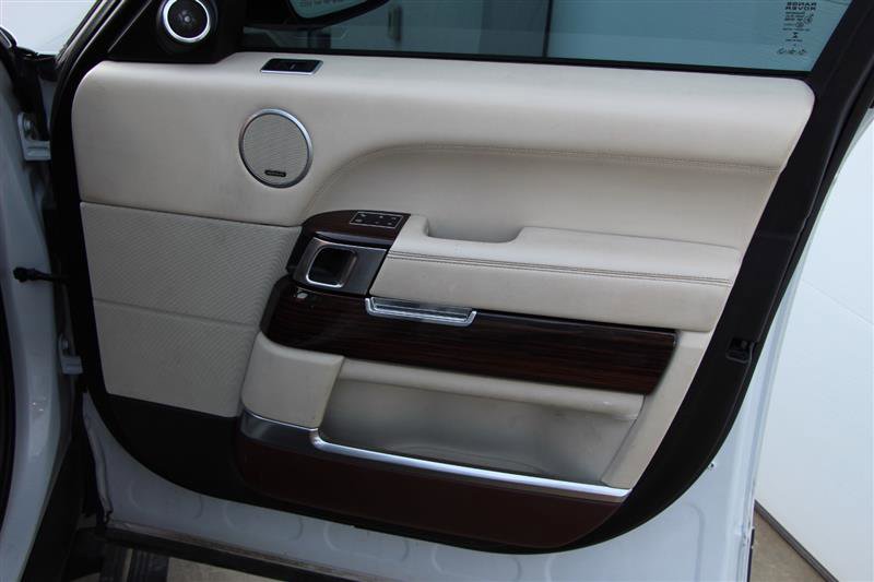 Used 2015 Land Rover Range Rover Autobiography image 41