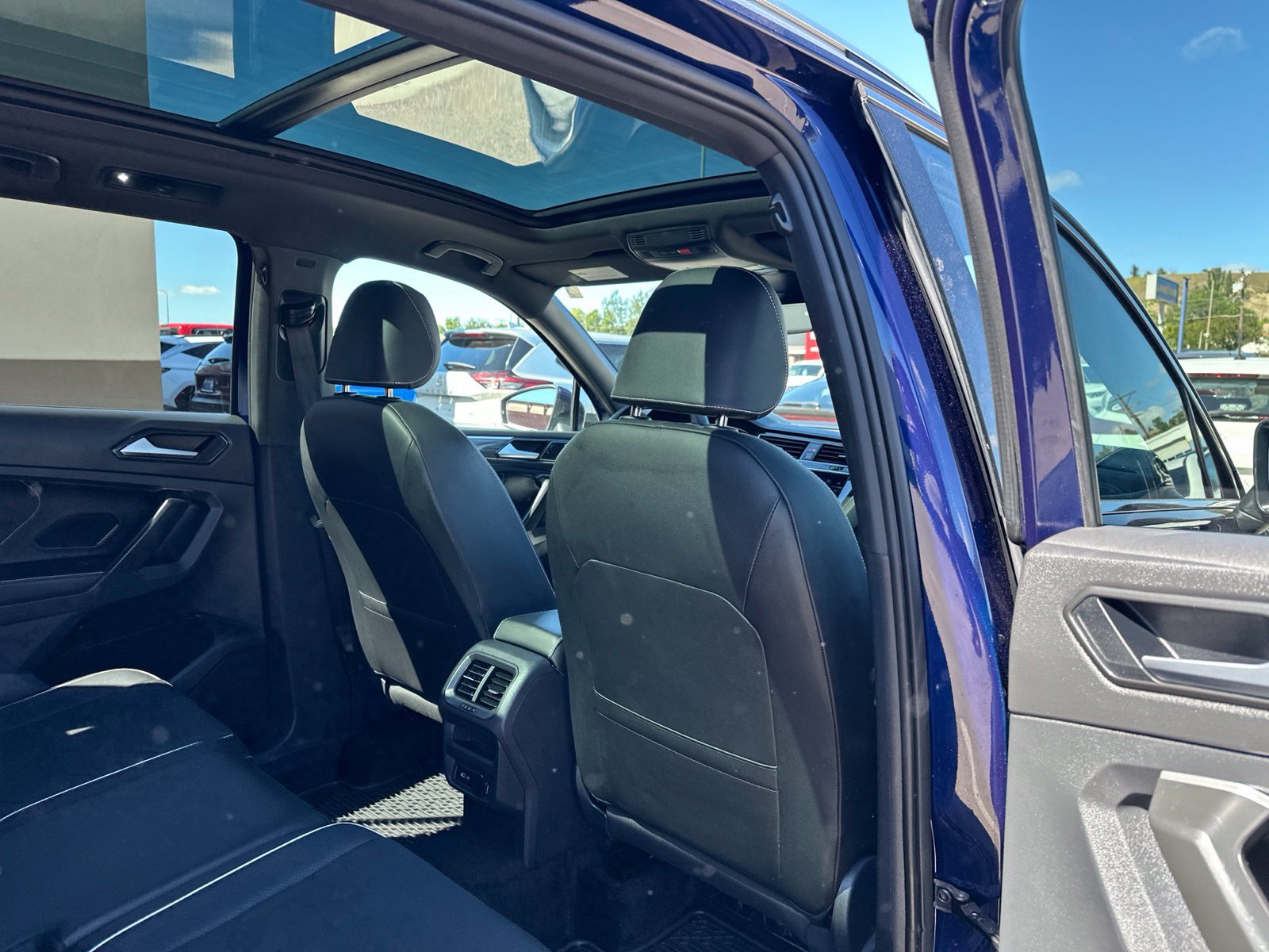 Certified 2024 Volkswagen Tiguan SEL R-Line w/ MDO Package, Two-Row AWD/4WD image 33