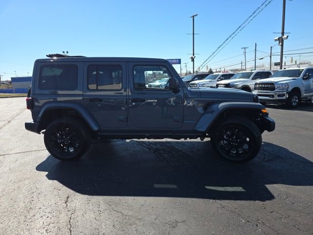 Used 2025 Jeep Wrangler Unlimited Sahara w/ Safety Group AWD/4WD image 7
