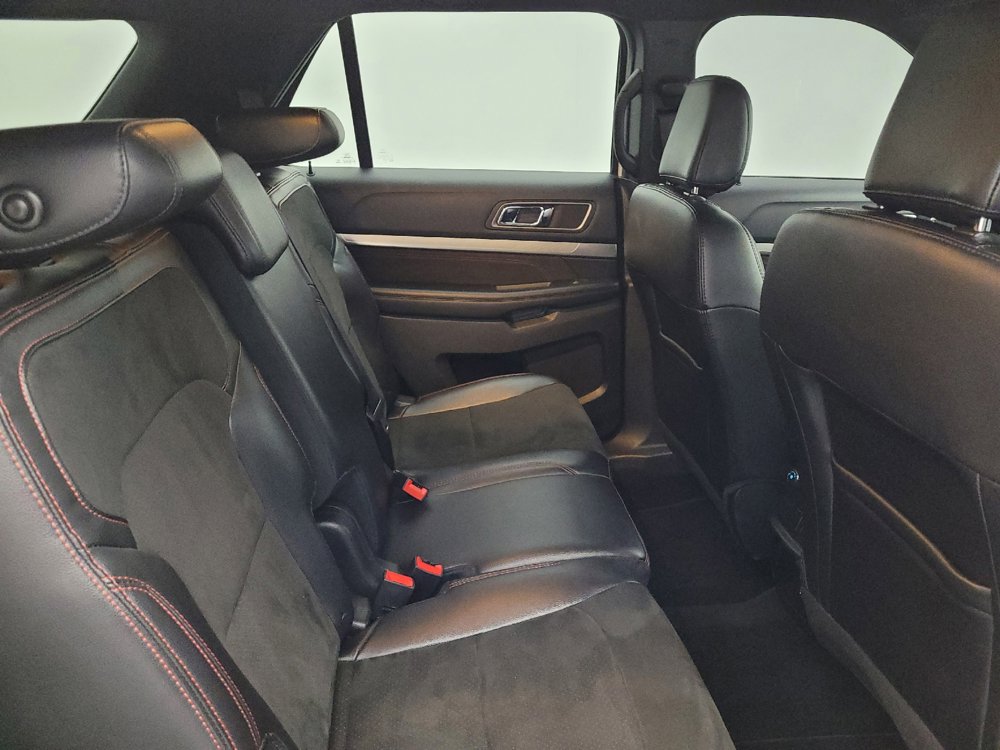 Used 2018 Ford Explorer XLT w/ Equipment Group 202A FWD image 19