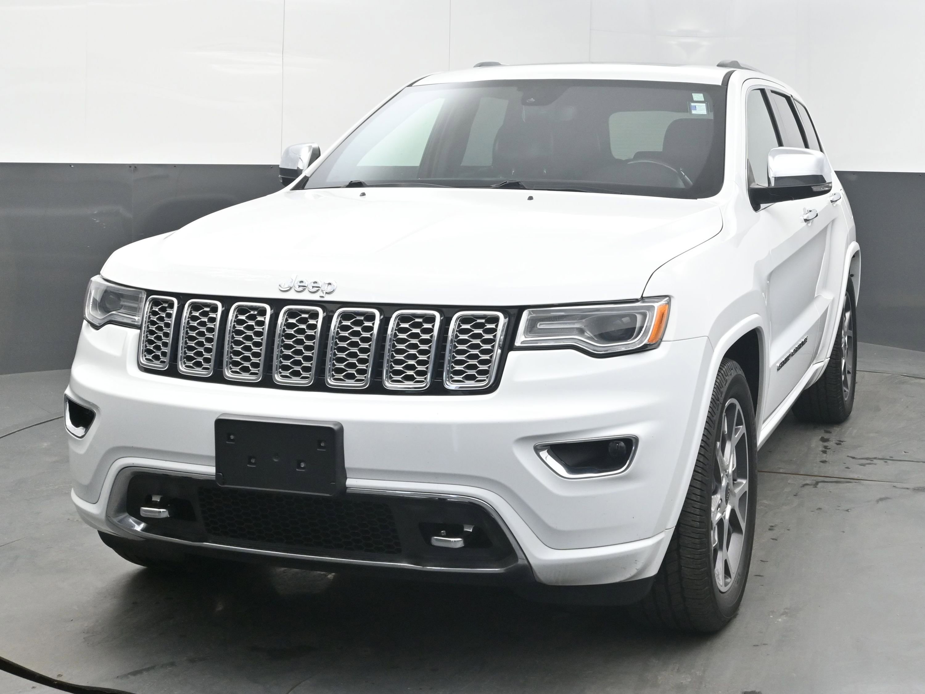 Used 2020 Jeep Grand Cherokee Overland image 3