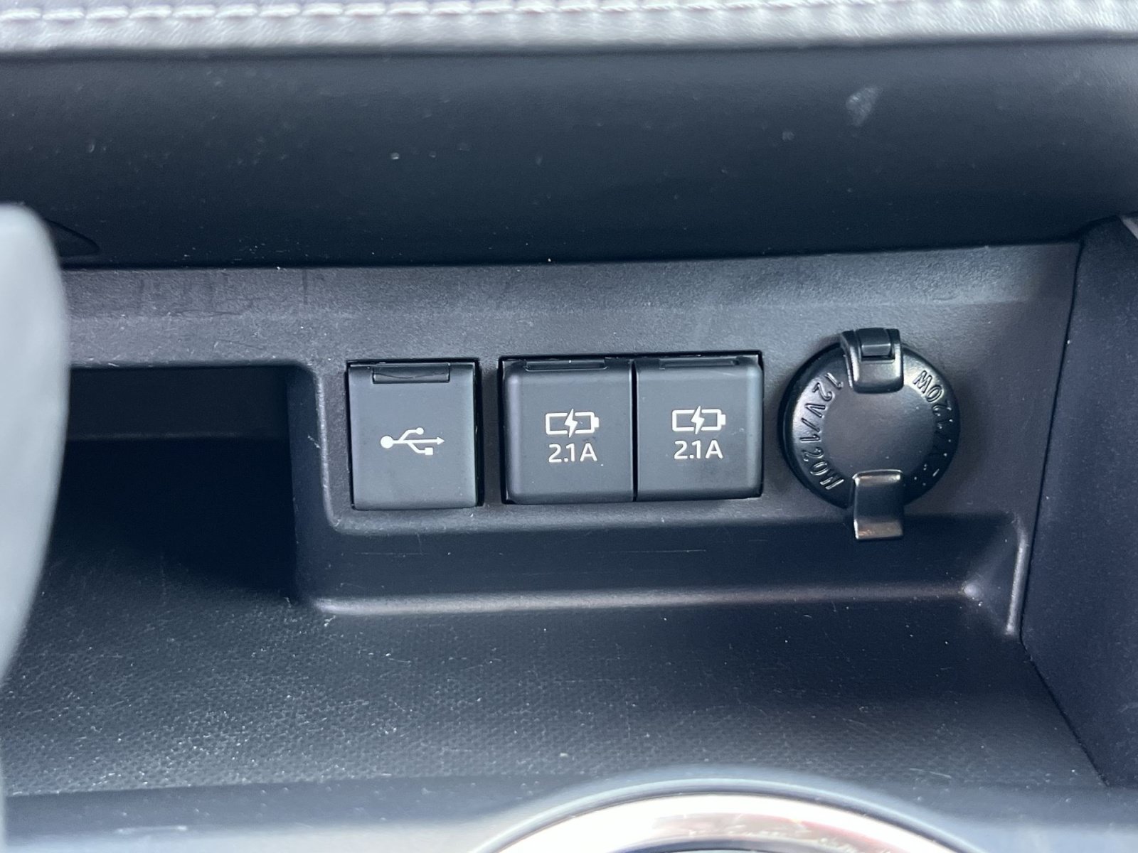 Used 2021 Toyota Highlander XLE AWD/4WD image 34