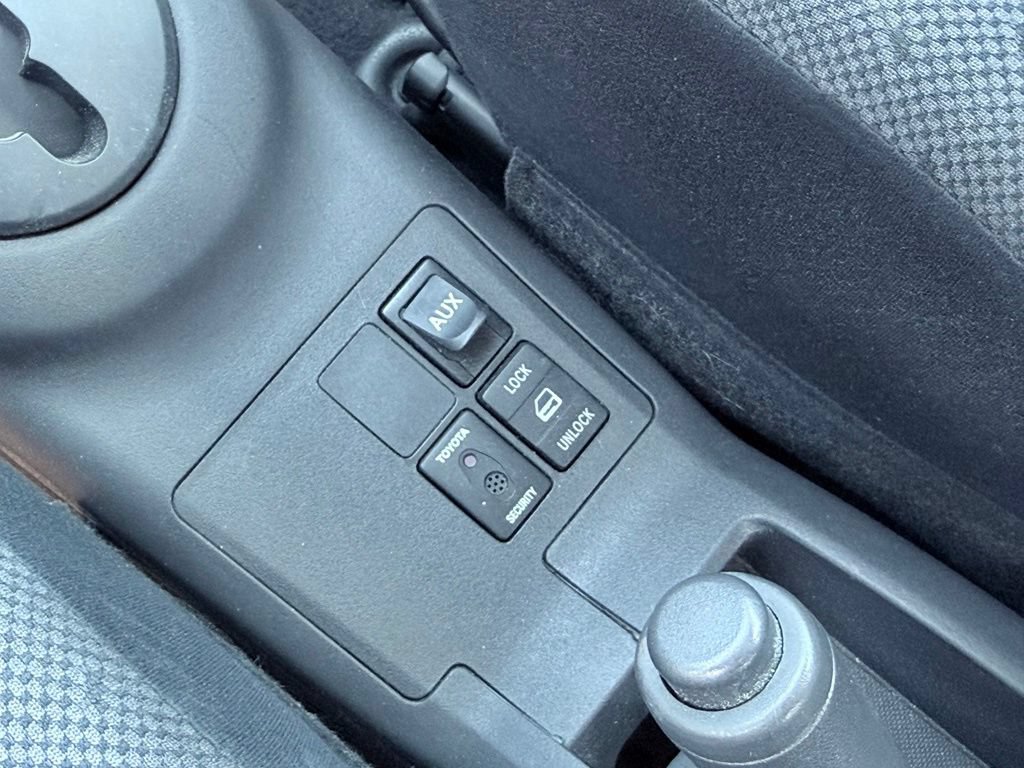Used 2009 Toyota Yaris 2-Door Hatchback FWD image 14