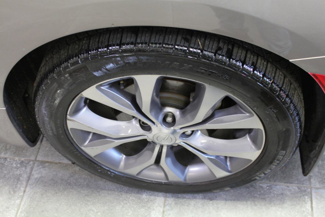 Used 2018 Chrysler Pacifica Limited w/ Tire & Wheel Group FWD image 37