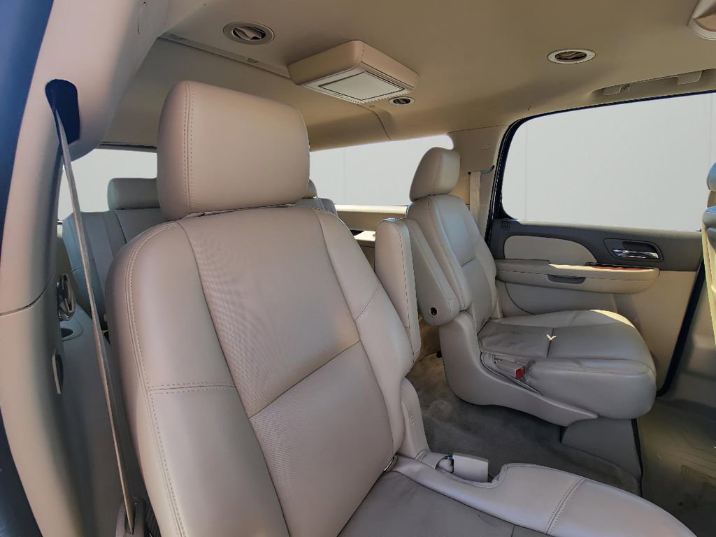 Used 2014 Chevrolet Suburban LTZ image 34