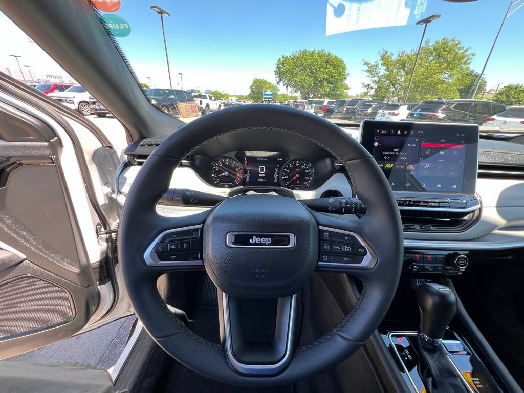 Used 2025 Jeep Compass Limited AWD/4WD image 40