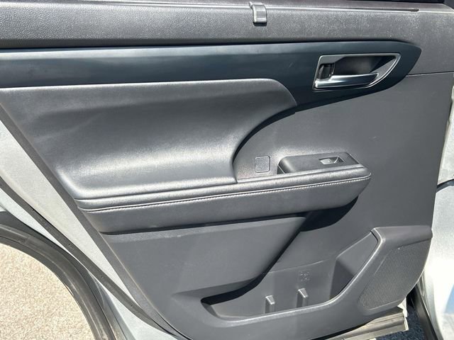 Used 2021 Toyota Highlander XLE image 19