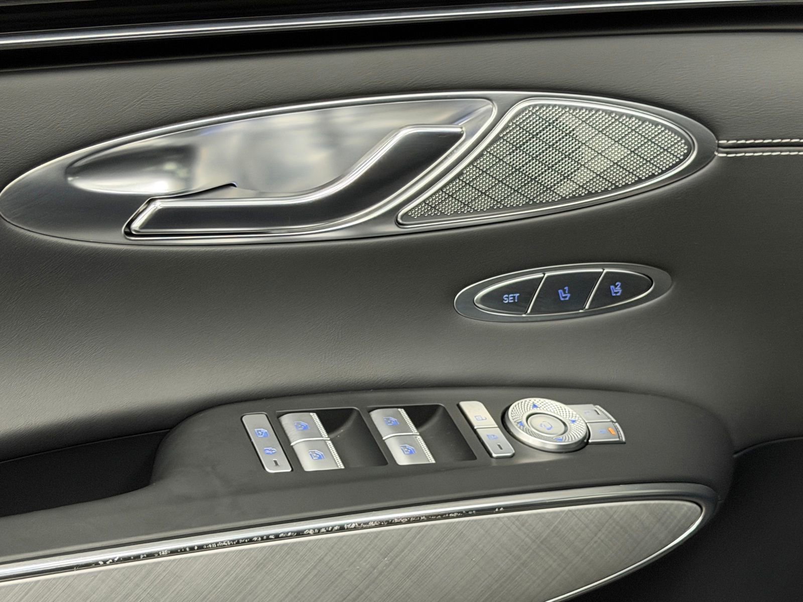 Used 2025 Genesis Electrified GV70 Advanced image 21