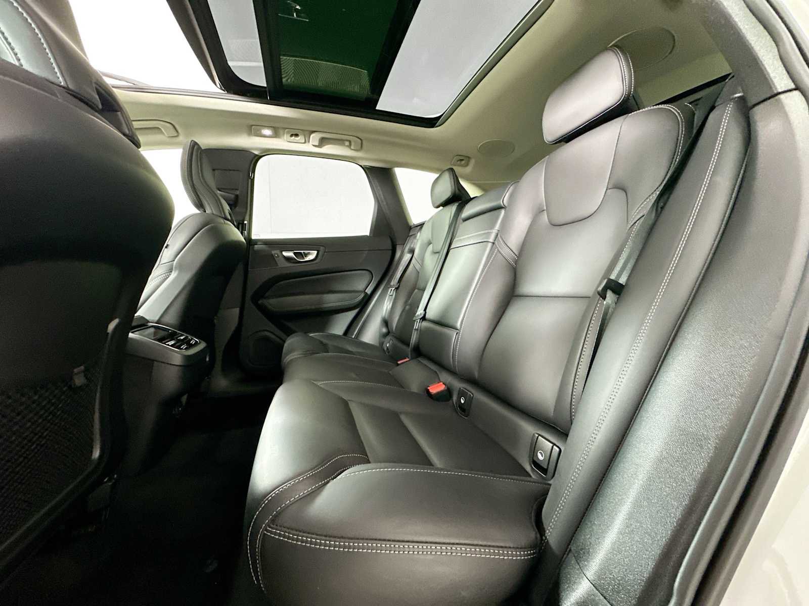 Used 2022 Volvo XC60 B6 Inscription w/ Advanced Package image 23