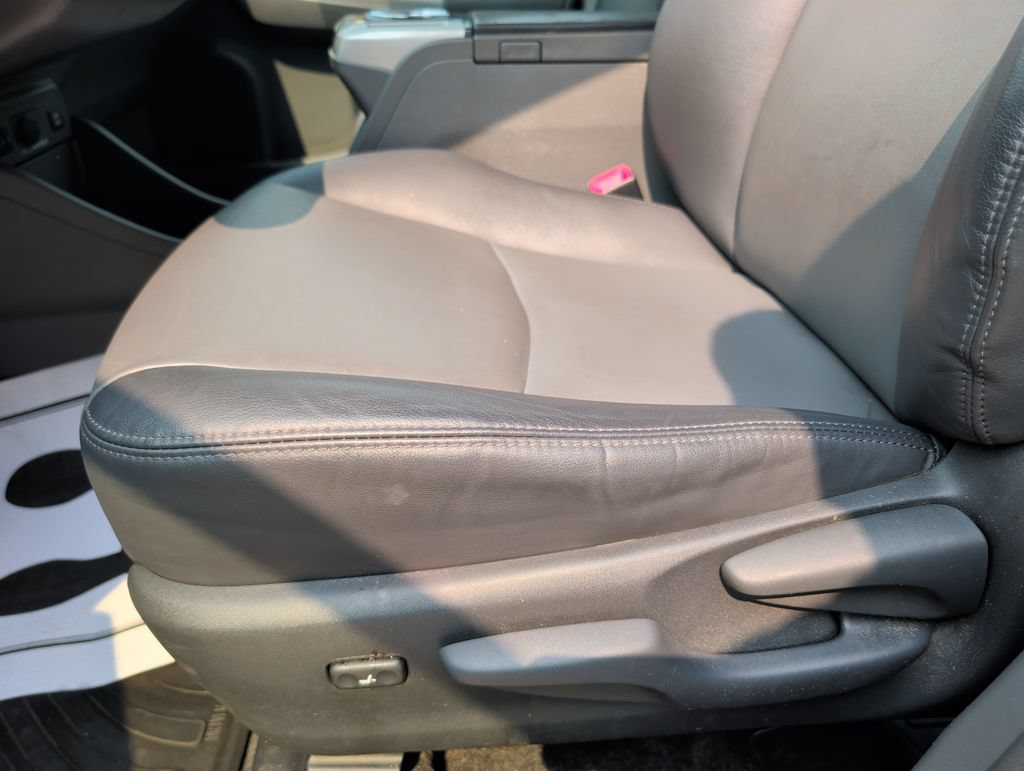 Used 2014 Toyota Prius V Five FWD image 9