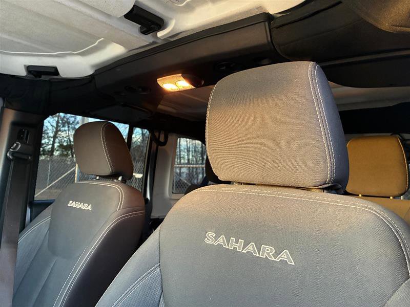 Used 2018 Jeep Wrangler Unlimited Sahara w/ Connectivity Group image 18