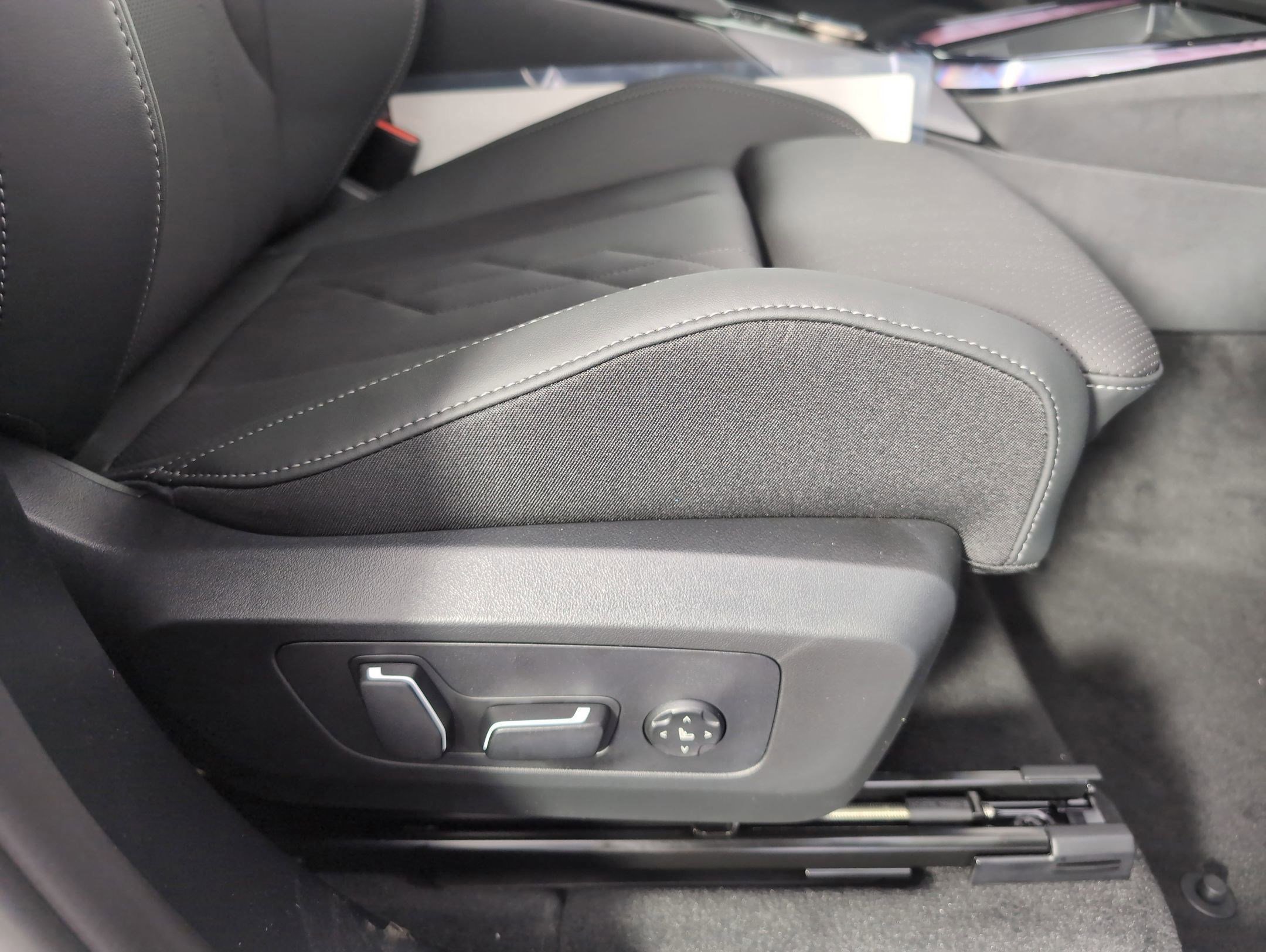 Used 2025 BMW X3 xDrive30i w/ Premium Package image 30