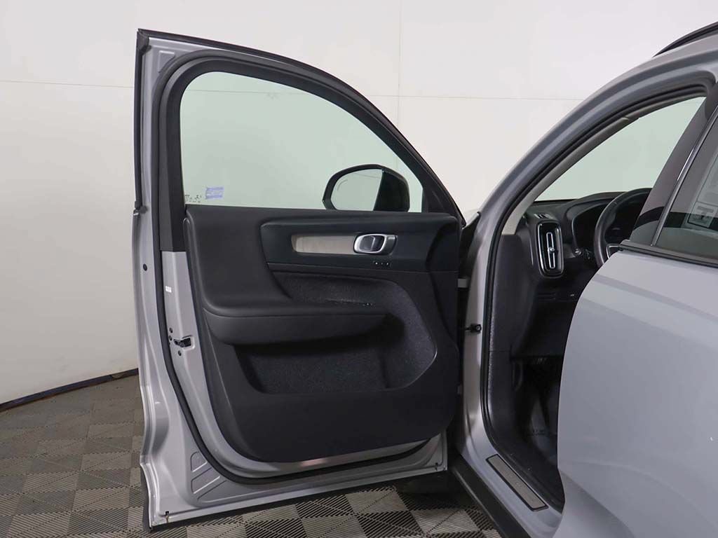 Used 2023 Volvo XC40 B5 Plus w/ Climate Package AWD/4WD image 20