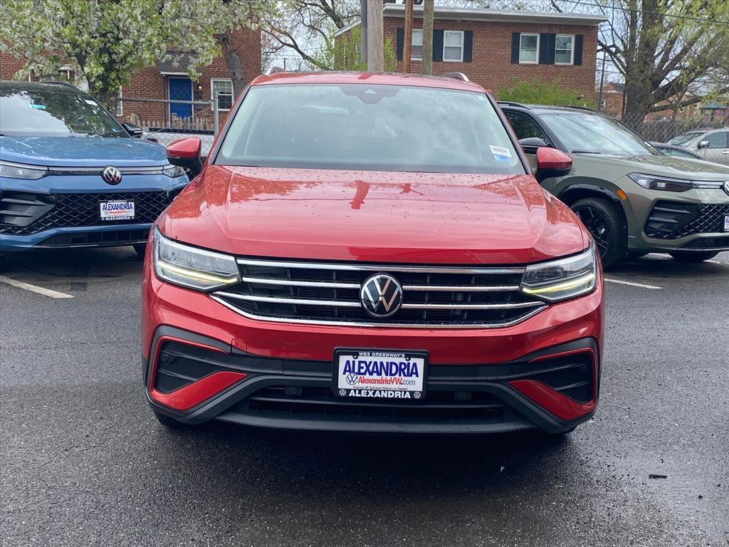 Certified 2023 Volkswagen Tiguan SE w/ Panoramic Sunroof Package FWD image 4