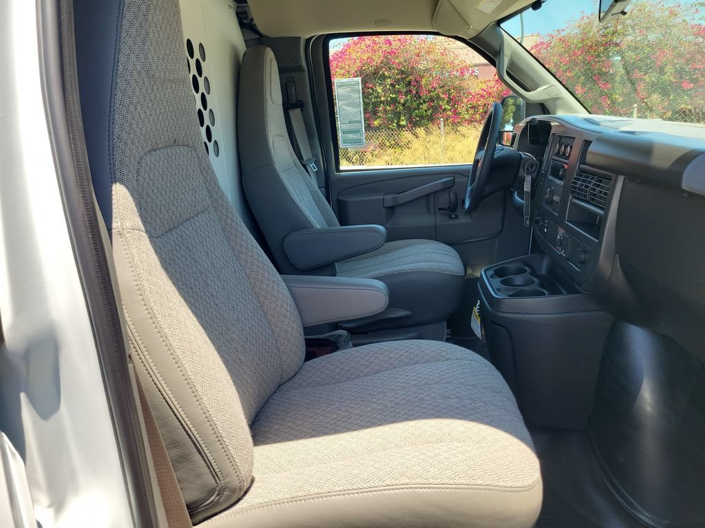 New 2026 Chevrolet Express 2500 w/ Driver Convenience Package RWD image 16
