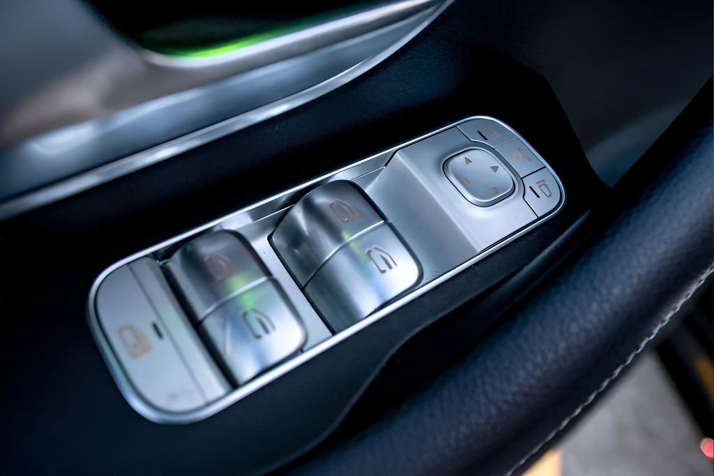 Used 2024 Mercedes-Benz GLE 450e 4MATIC w/ AMG Line Exterior image 36