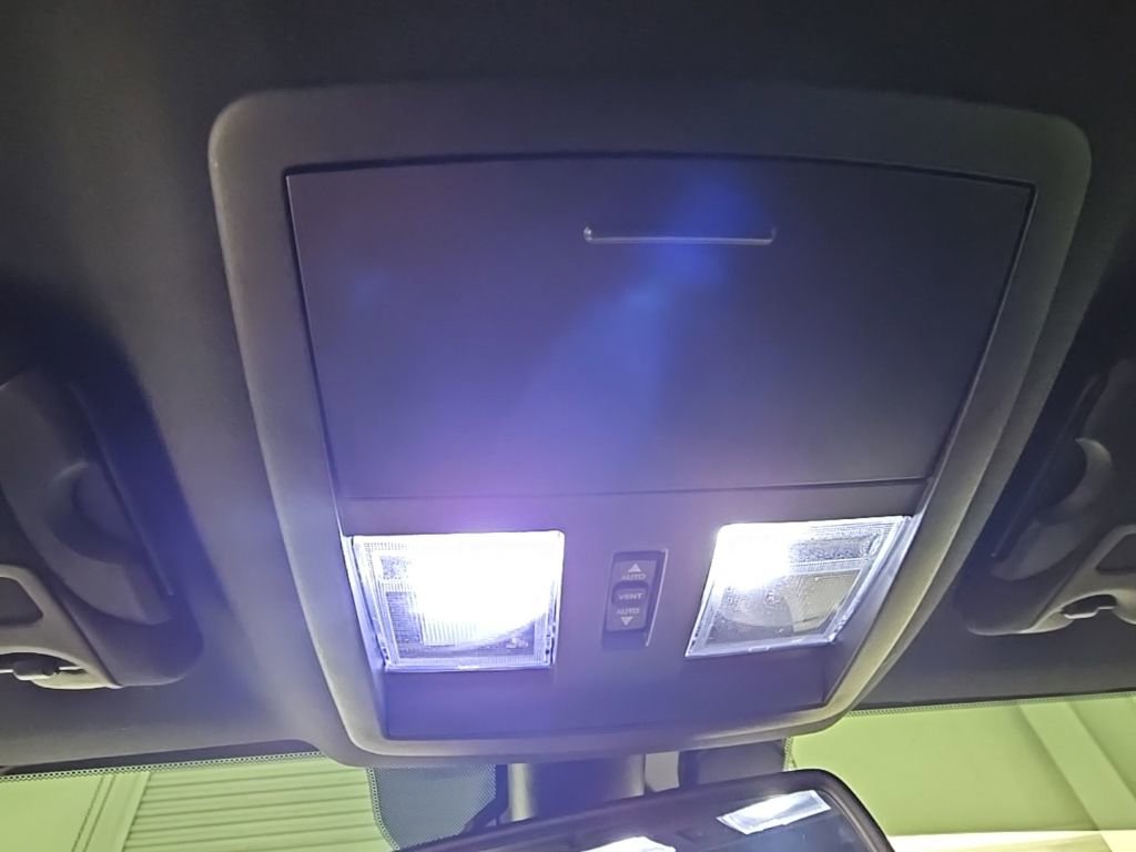 Used 2016 Dodge Challenger R/T image 24