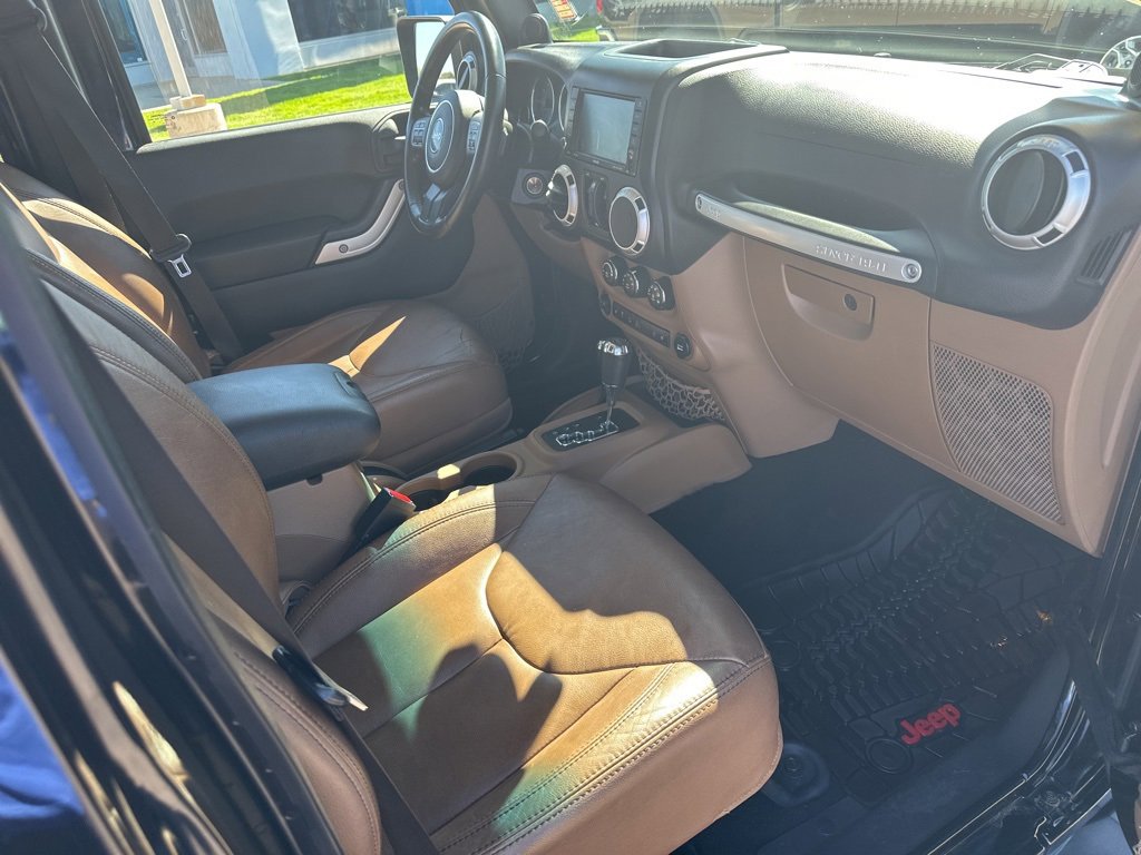 Used 2014 Jeep Wrangler Unlimited Sahara w/ Max Tow Package image 18