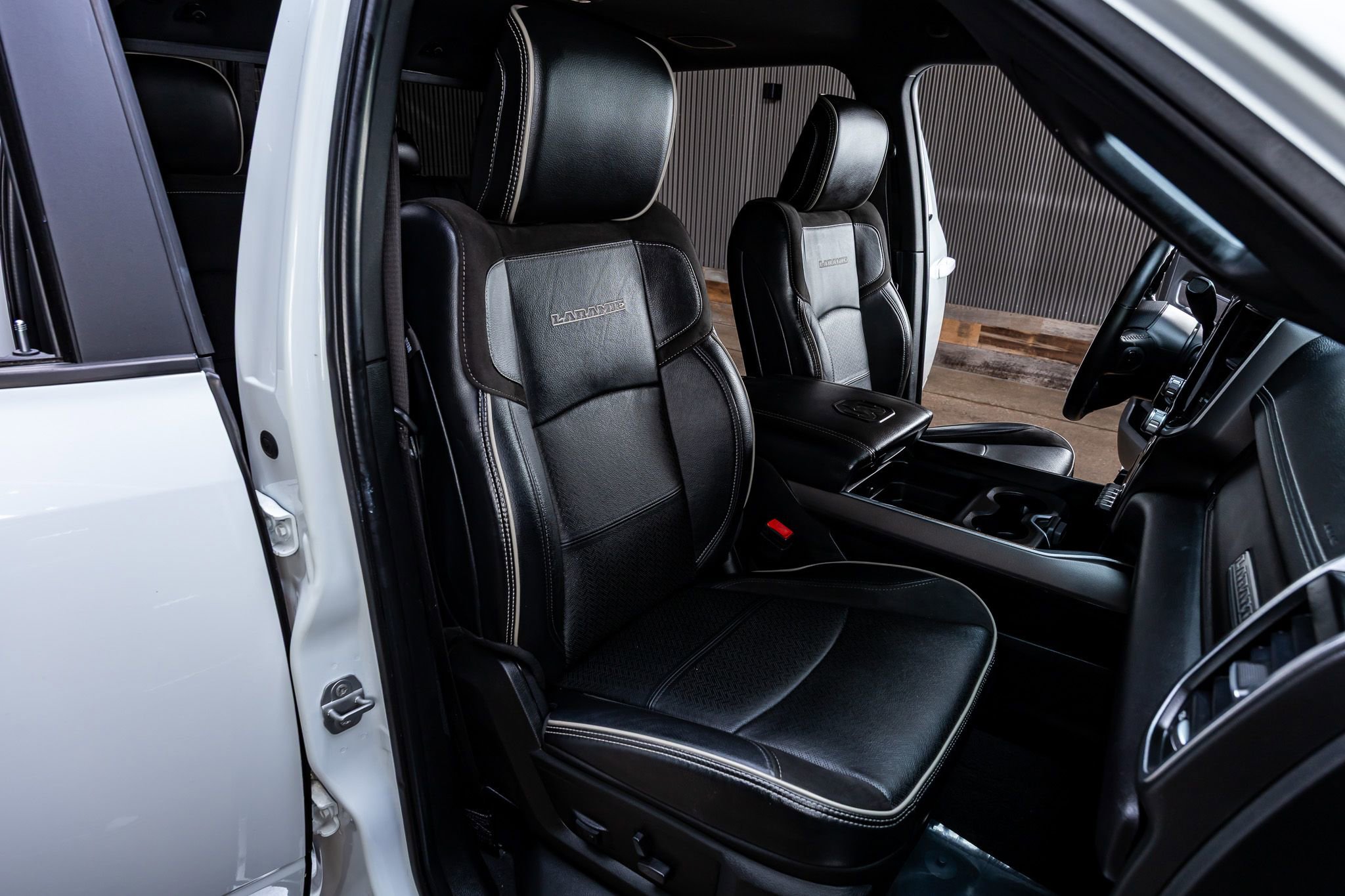 Used 2023 RAM 3500 Laramie AWD/4WD image 31