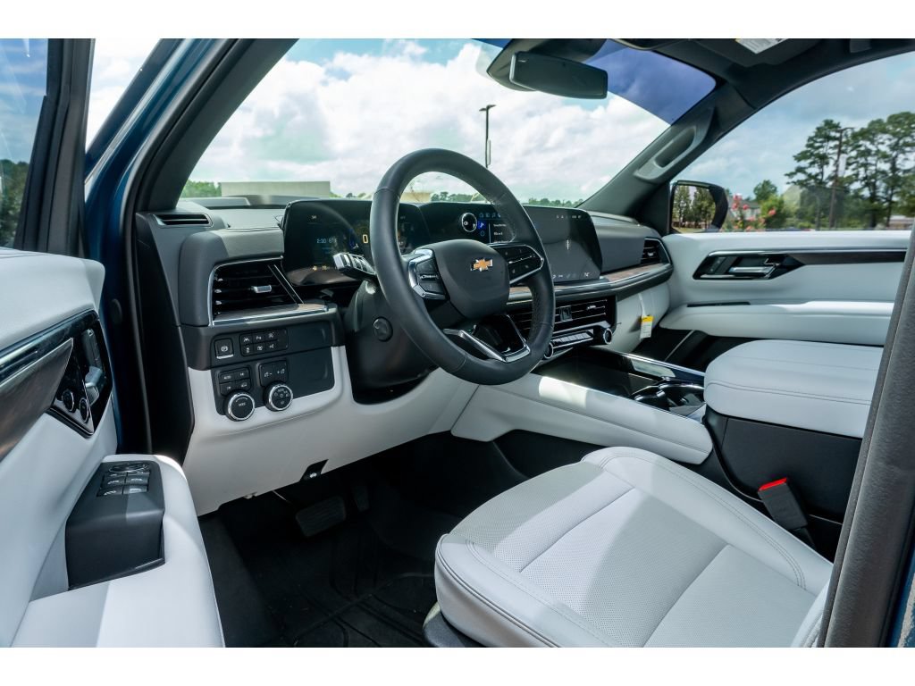 Used 2025 Chevrolet Tahoe Premier AWD/4WD image 10