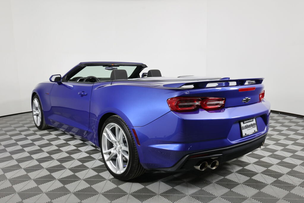 Used 2023 Chevrolet Camaro LT RWD image 7