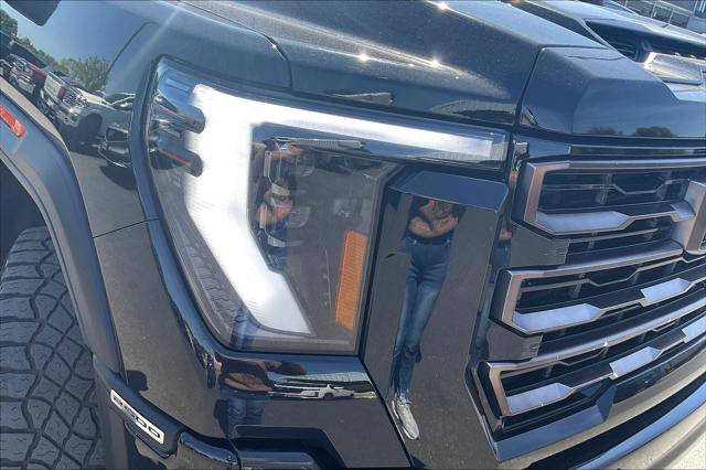 Used 2024 GMC Sierra 2500 AT4X image 29