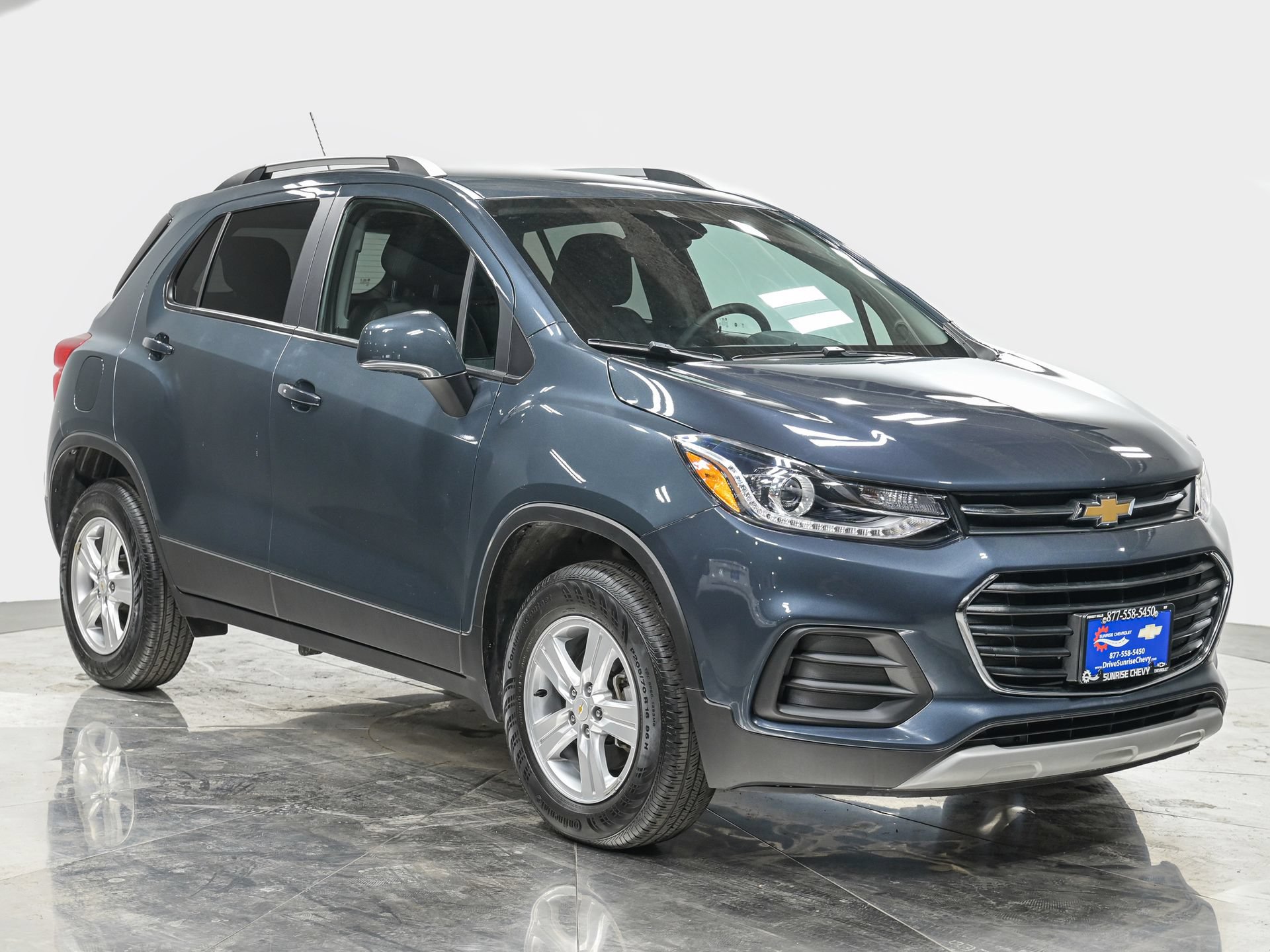 Used 2022 Chevrolet Trax LT w/ LT Convenience Package AWD/4WD image 11