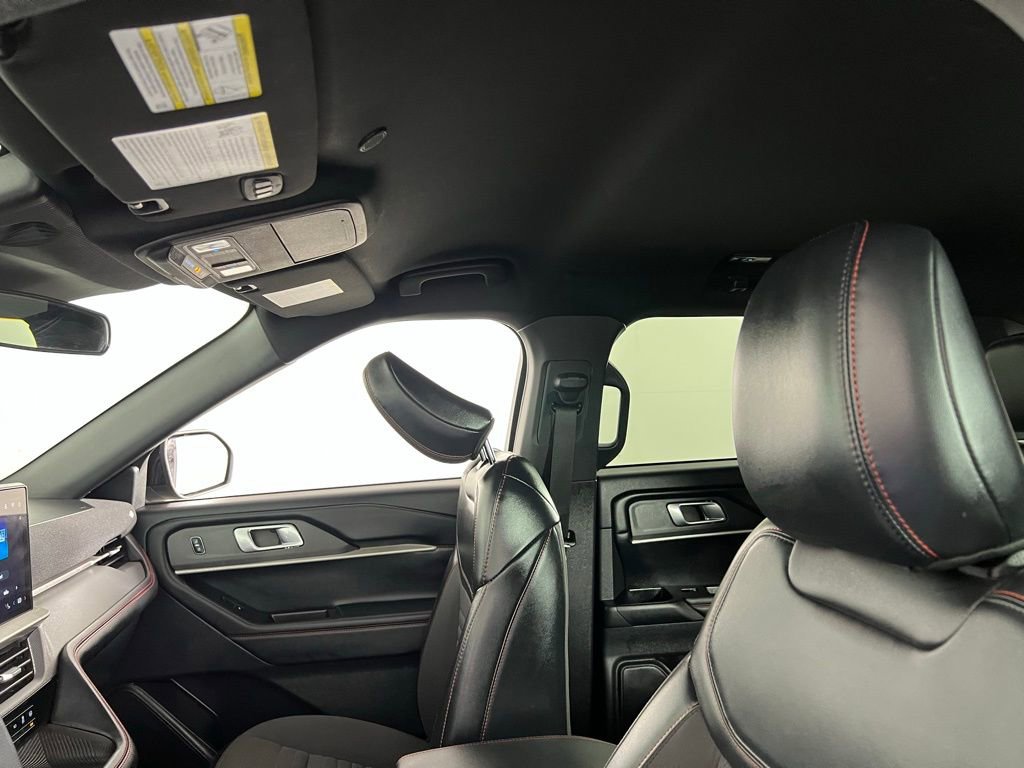 Used 2025 Ford Explorer ST-Line w/ ST-Line Street Pack image 24