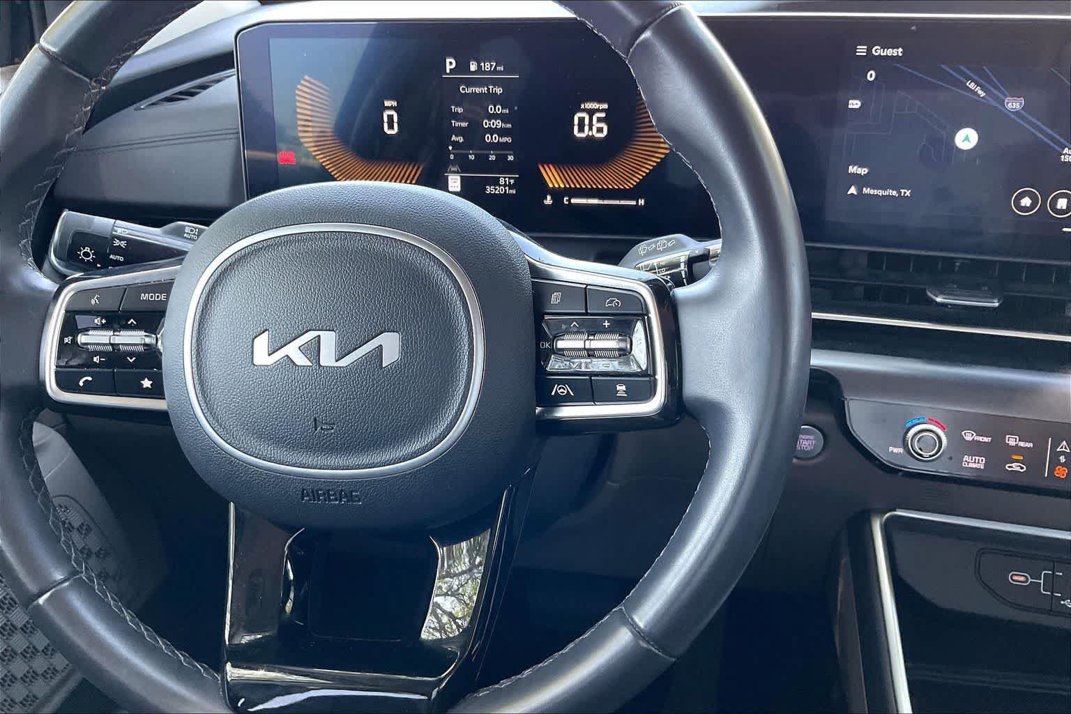 Certified 2025 Kia Carnival FWD image 24
