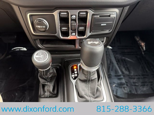 Used 2025 Jeep Wrangler Unlimited Sahara AWD/4WD image 14