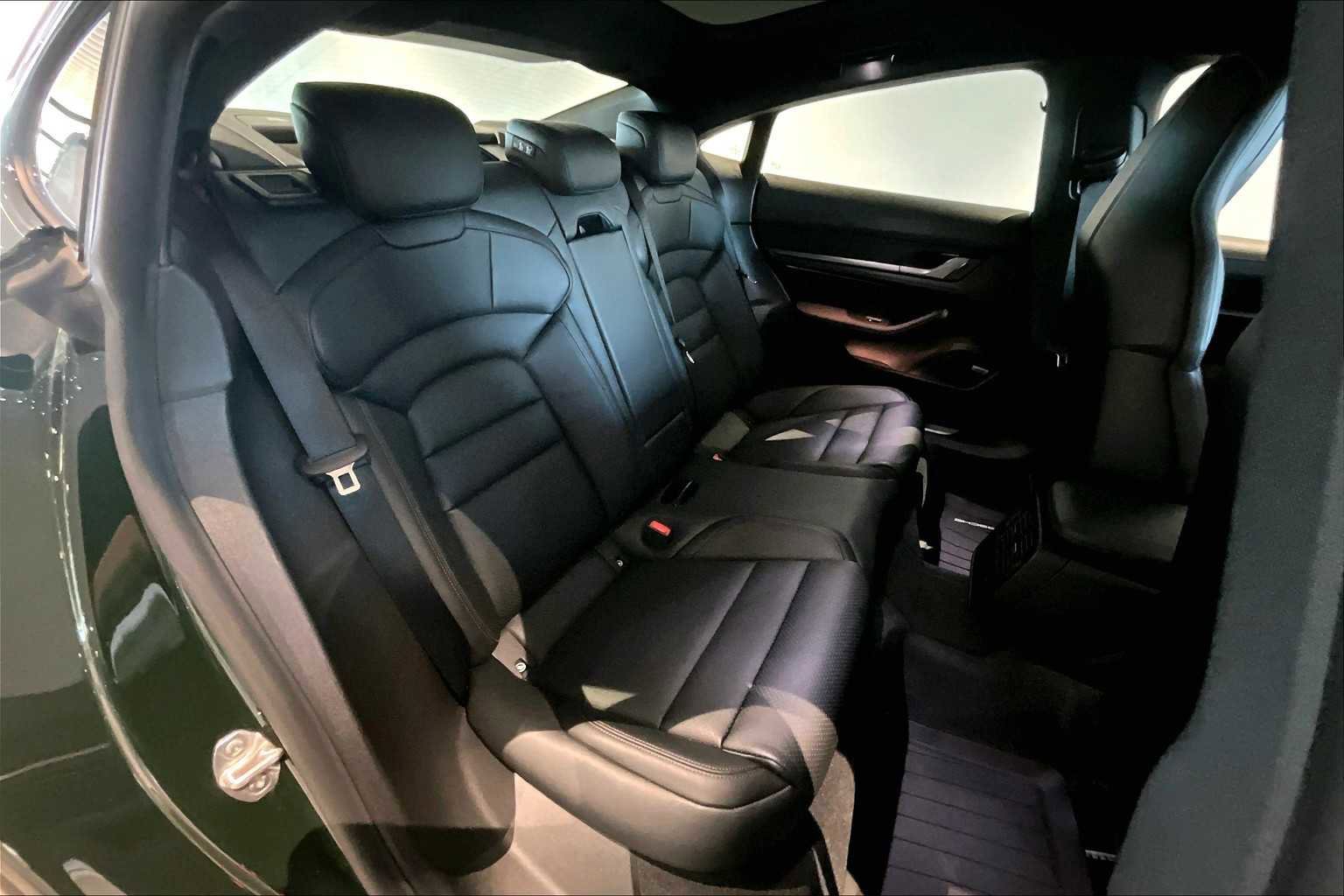 Used 2025 Porsche Taycan image 32