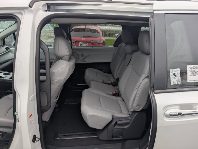 New 2026 Toyota Sienna XLE FWD image 9
