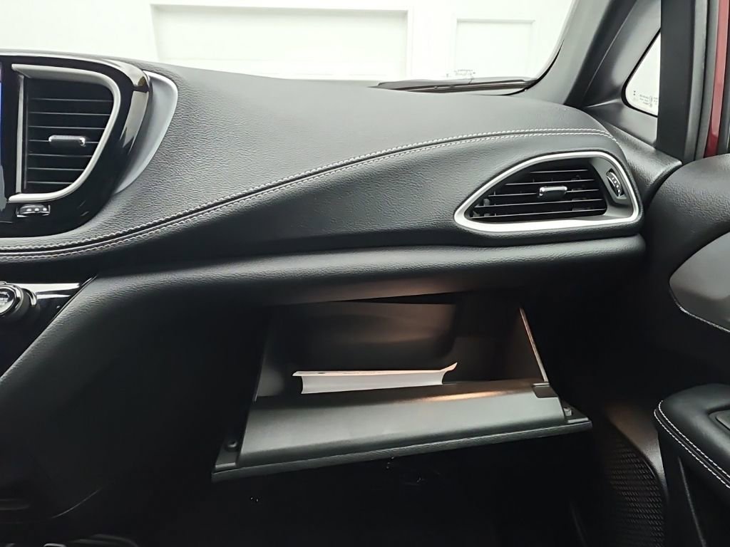 Used 2023 Chrysler Pacifica Touring-L w/ S Appearance Package image 40