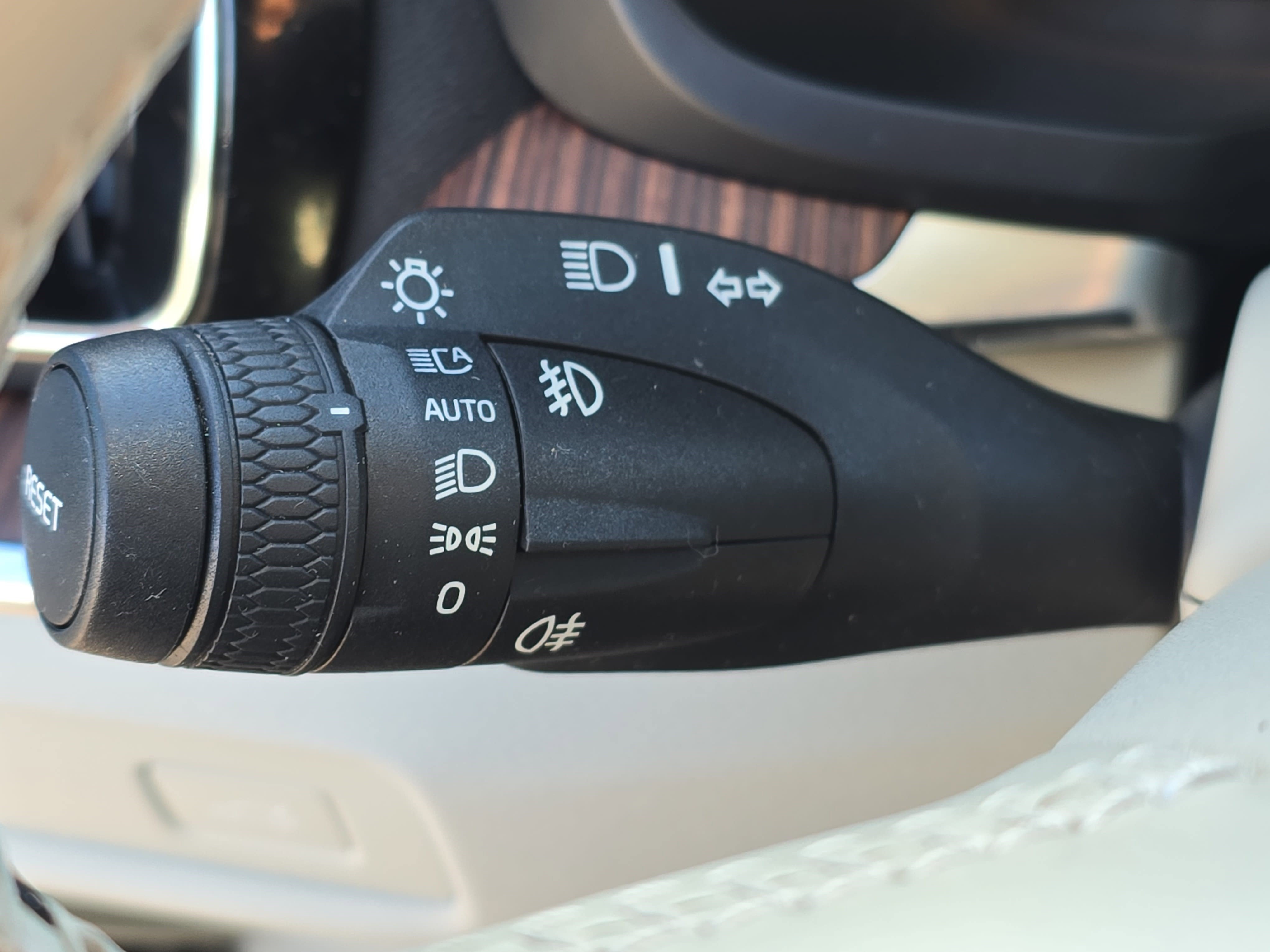 Used 2021 Volvo S60 T5 Momentum image 24