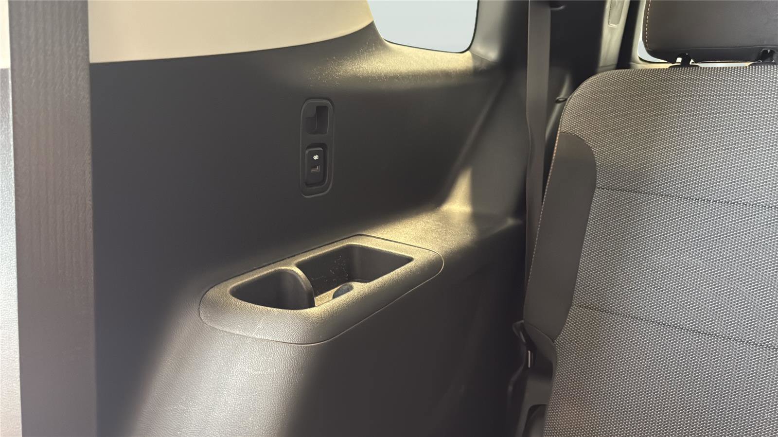 Used 2021 Chevrolet Traverse LS image 25