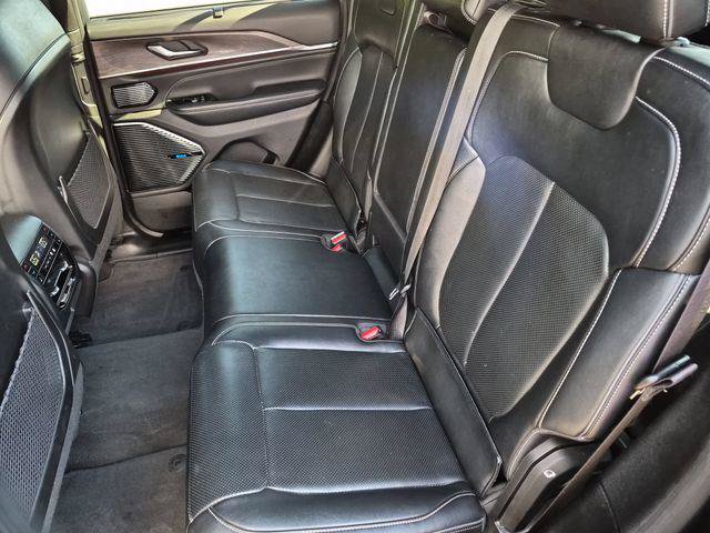 Certified 2022 Jeep Grand Cherokee Overland w/ Luxury Tech Group IV AWD/4WD image 20