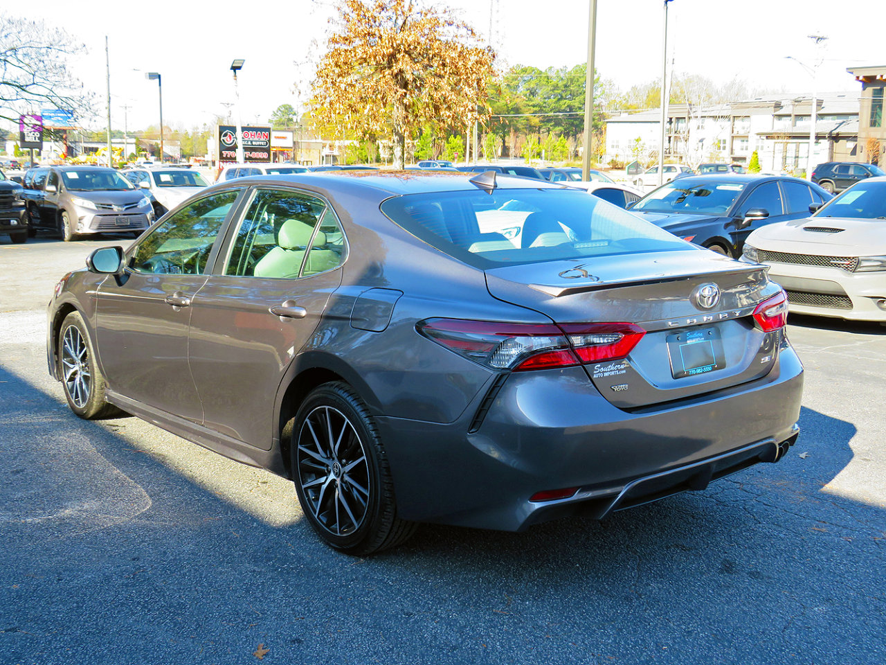 Used 2021 Toyota Camry SE image 9