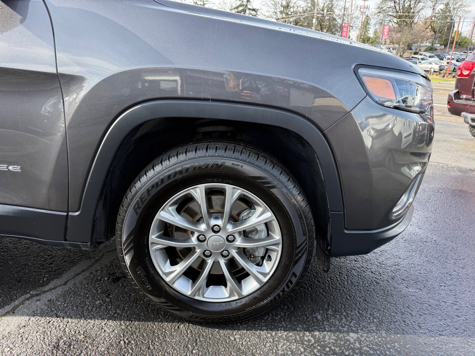 Used 2019 Jeep Cherokee Latitude Plus w/ Comfort/Convenience Group image 14