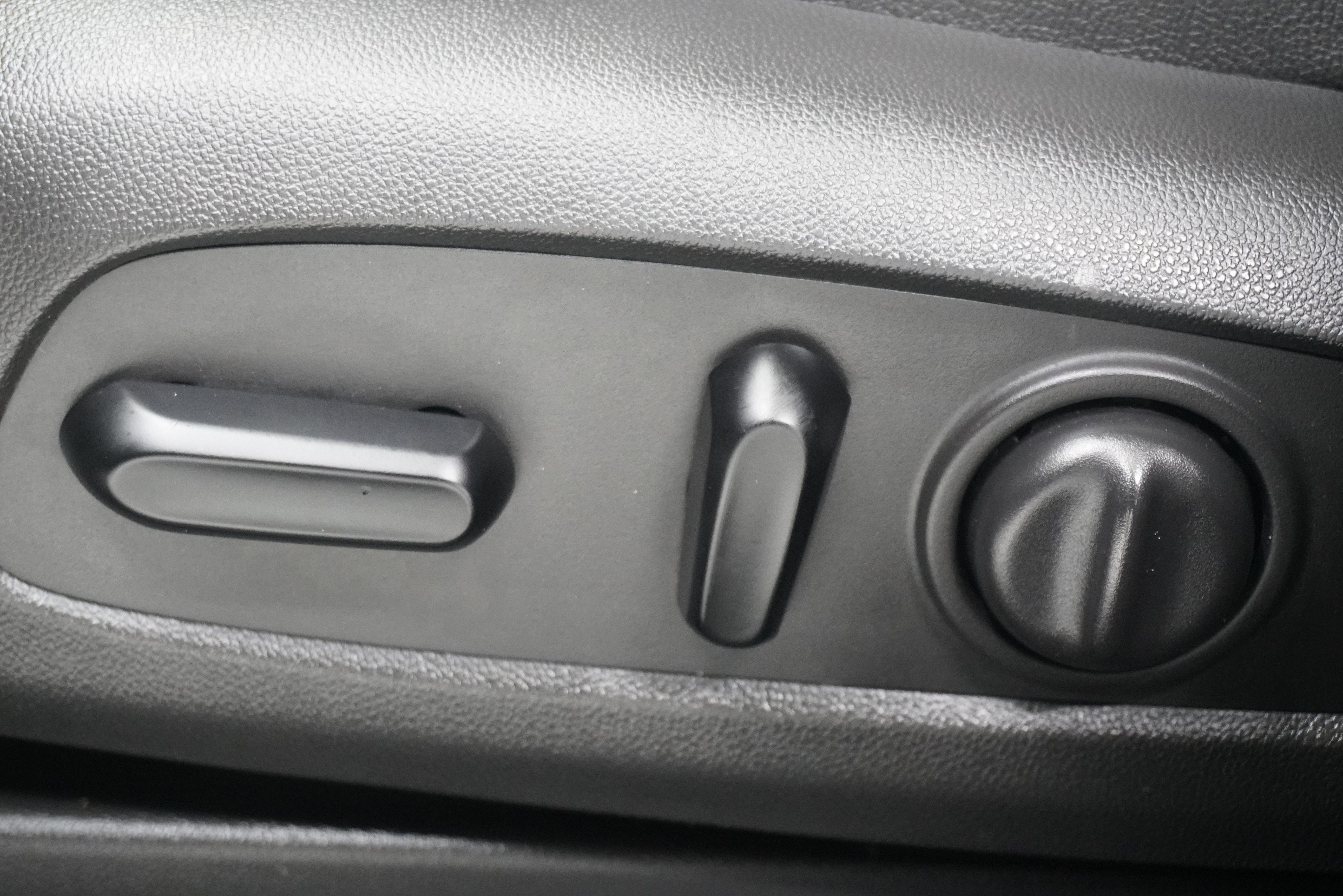 Used 2020 Buick Encore GX Essence FWD image 14