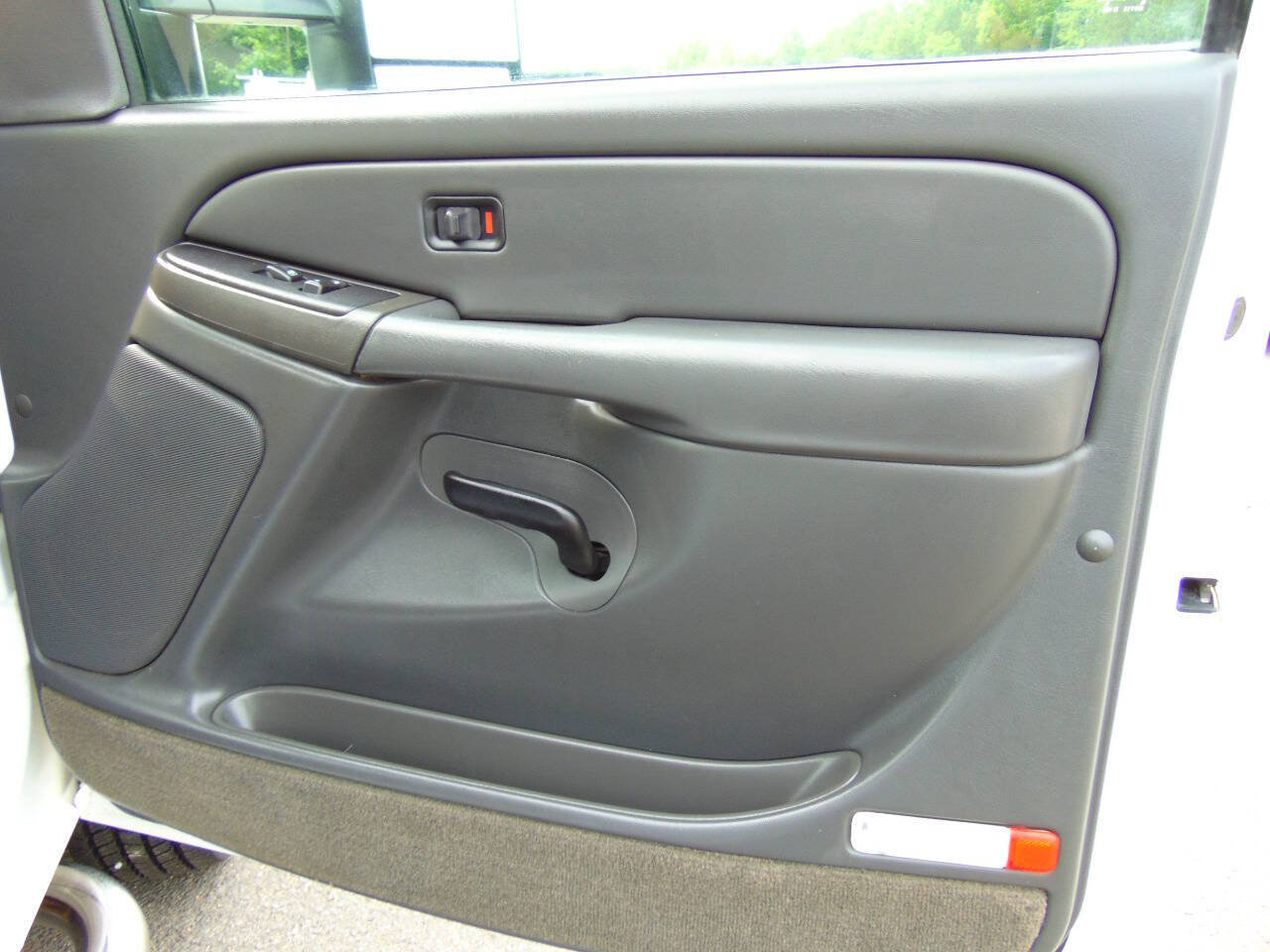 Used 2005 Chevrolet Silverado 2500 LS w/ Heavy-Duty Power Package RWD image 41