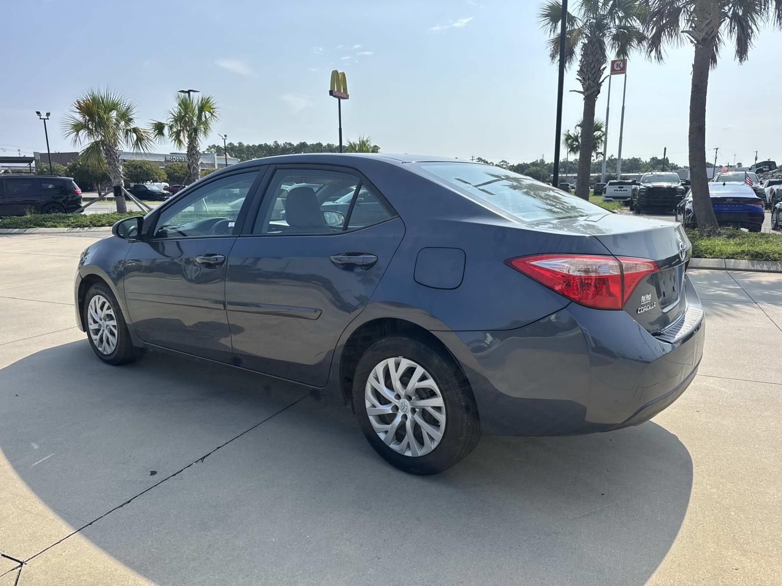 Used 2017 Toyota Corolla LE FWD image 5