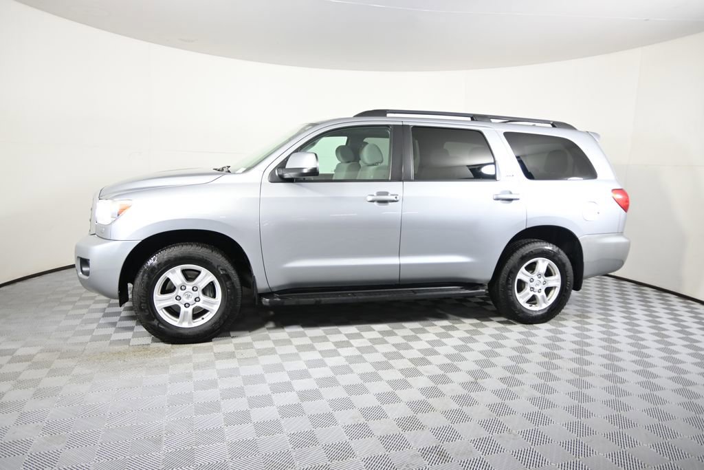Used 2016 Toyota Sequoia SR5 AWD/4WD image 2