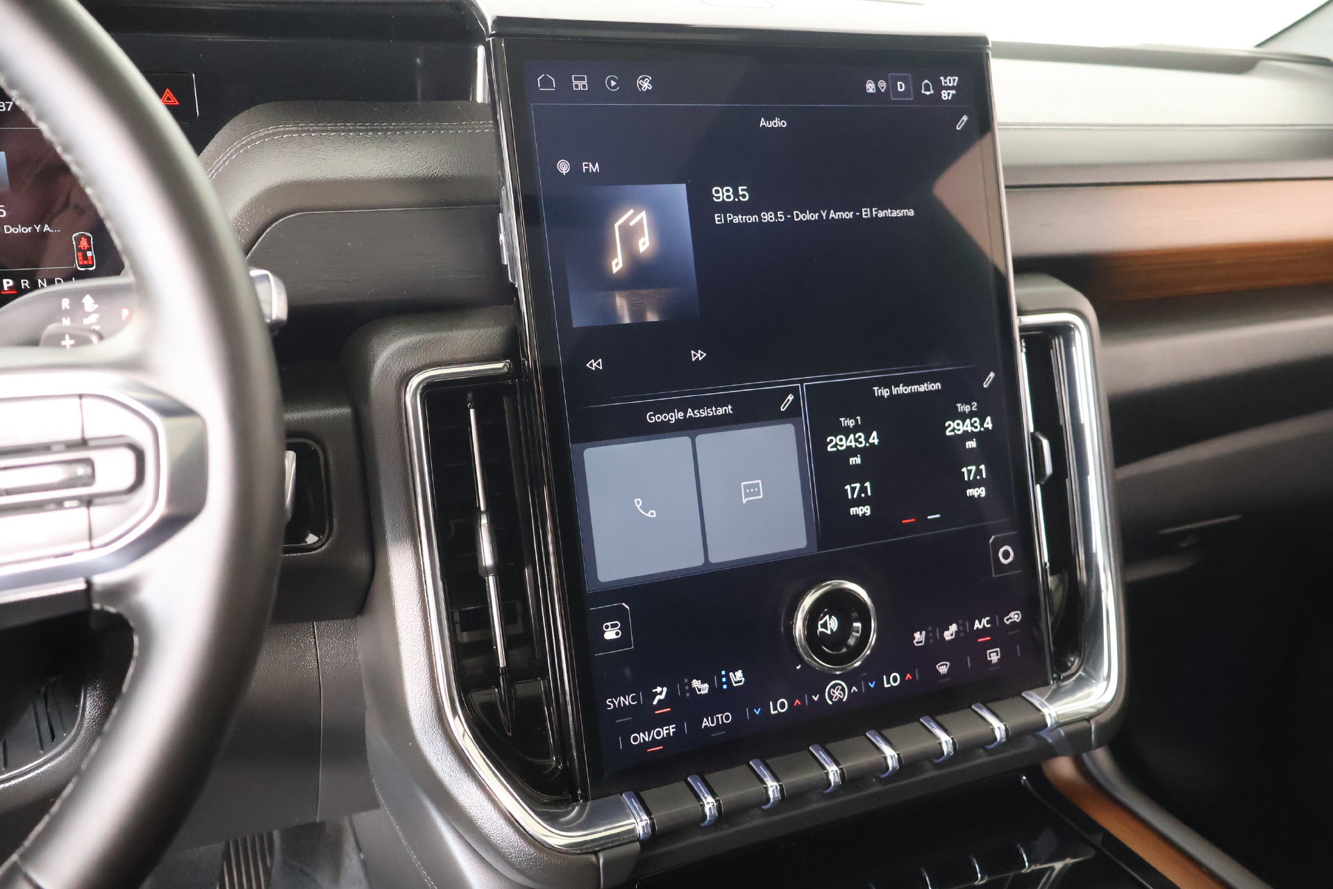 Used 2026 GMC Yukon Denali w/ Sun & Power Step Package AWD/4WD image 5