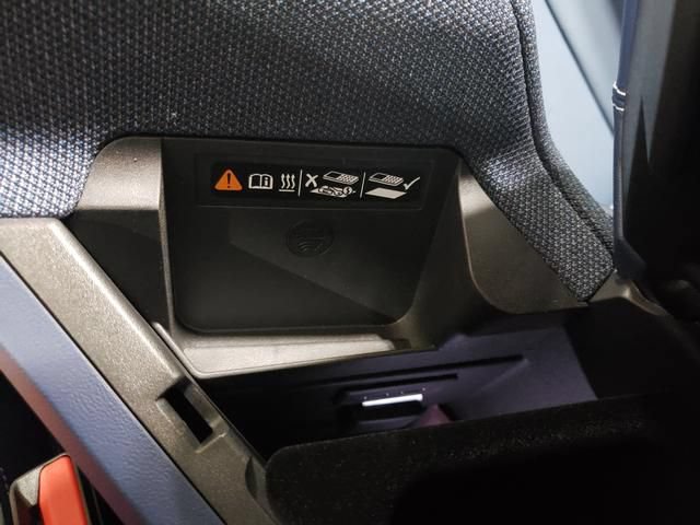 New 2027 Cadillac Optiq Premium Luxury w/ LPO, Floor Liner Package AWD/4WD image 19