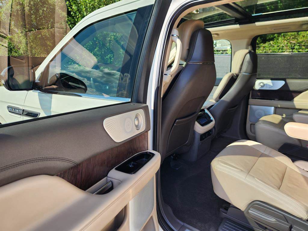 Used 2022 Lincoln Navigator Reserve image 28