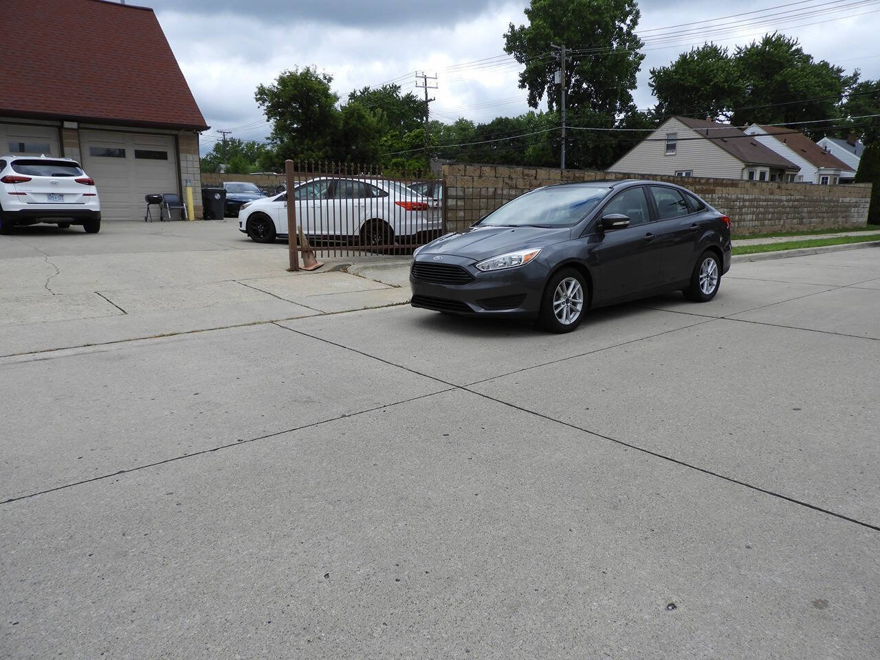 Used 2017 Ford Focus SE FWD image 5