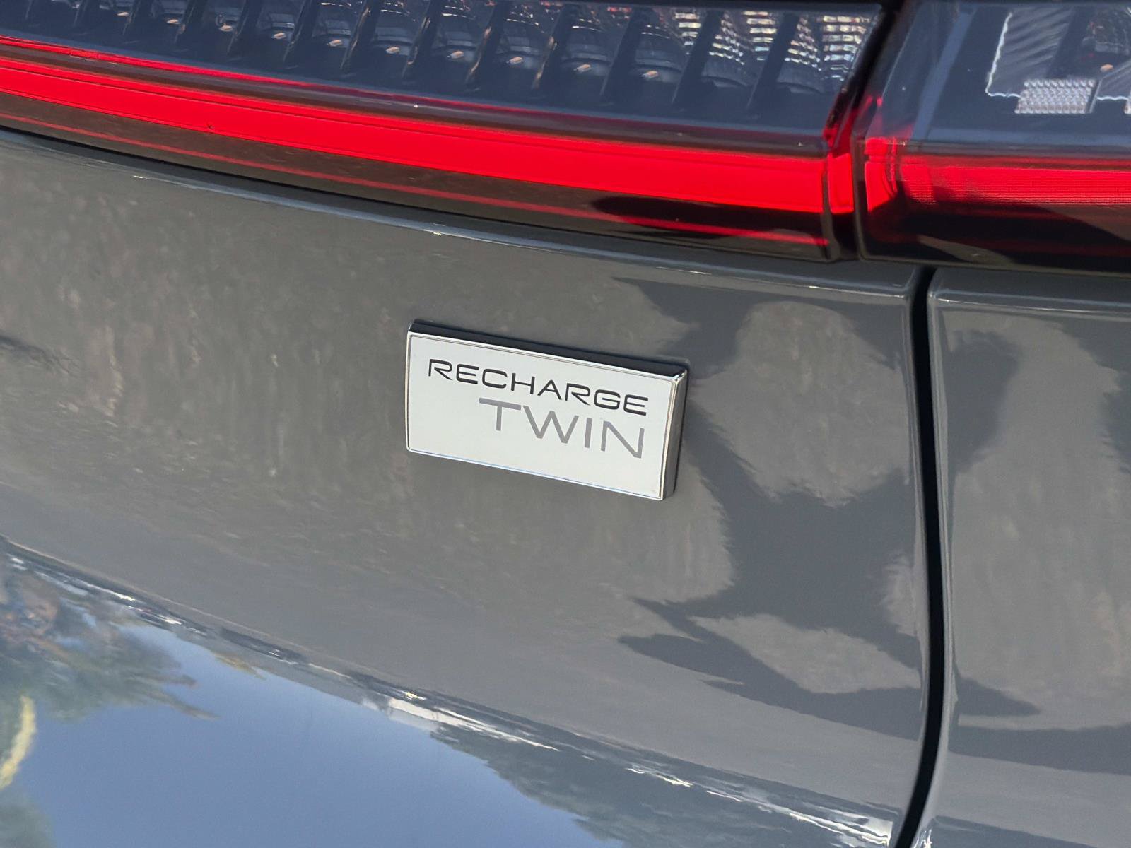 Certified 2023 Volvo C40 Recharge Core w/ Protection Package Premier AWD/4WD image 28