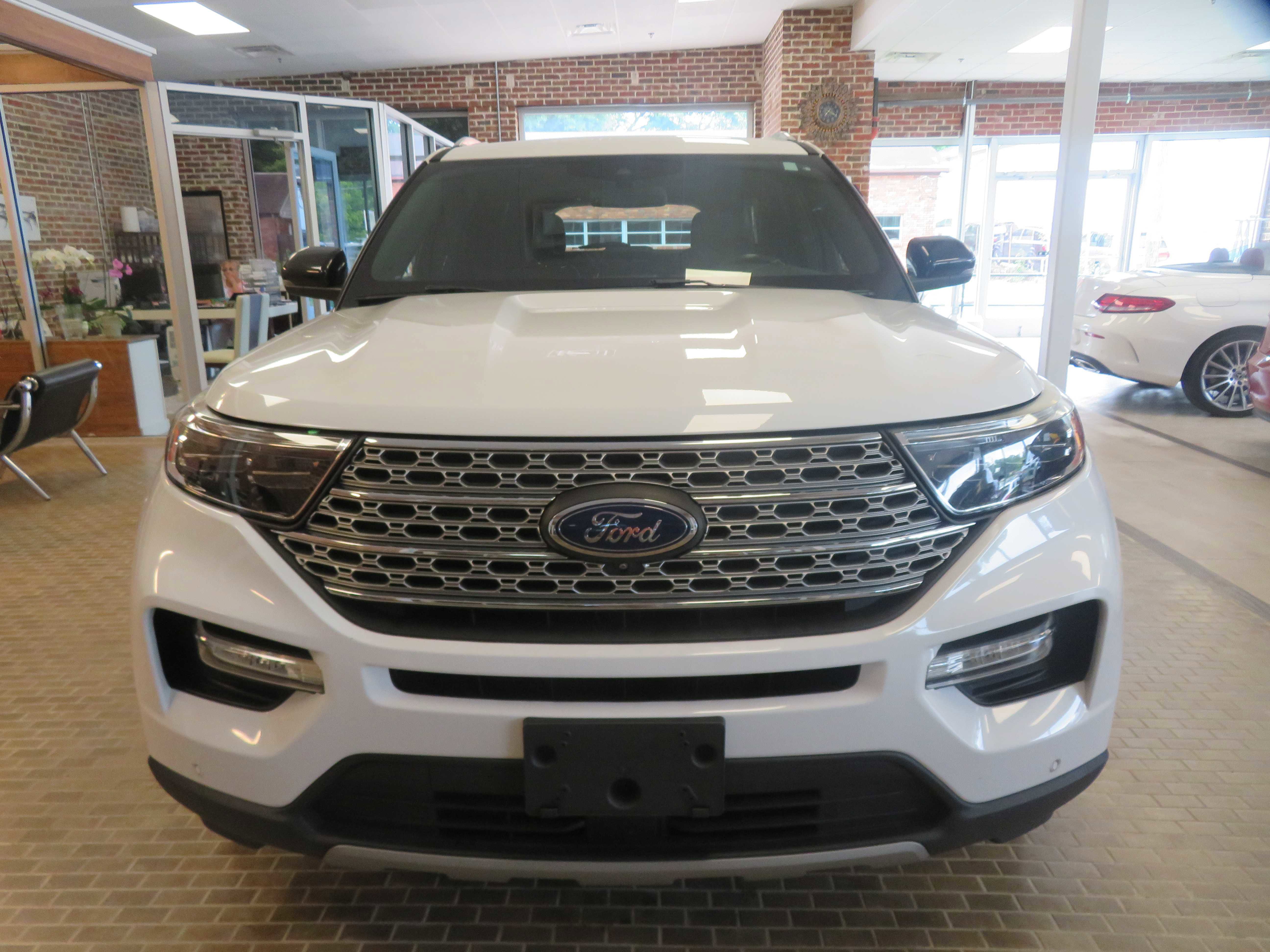 Used 2020 Ford Explorer Limited AWD/4WD image 2