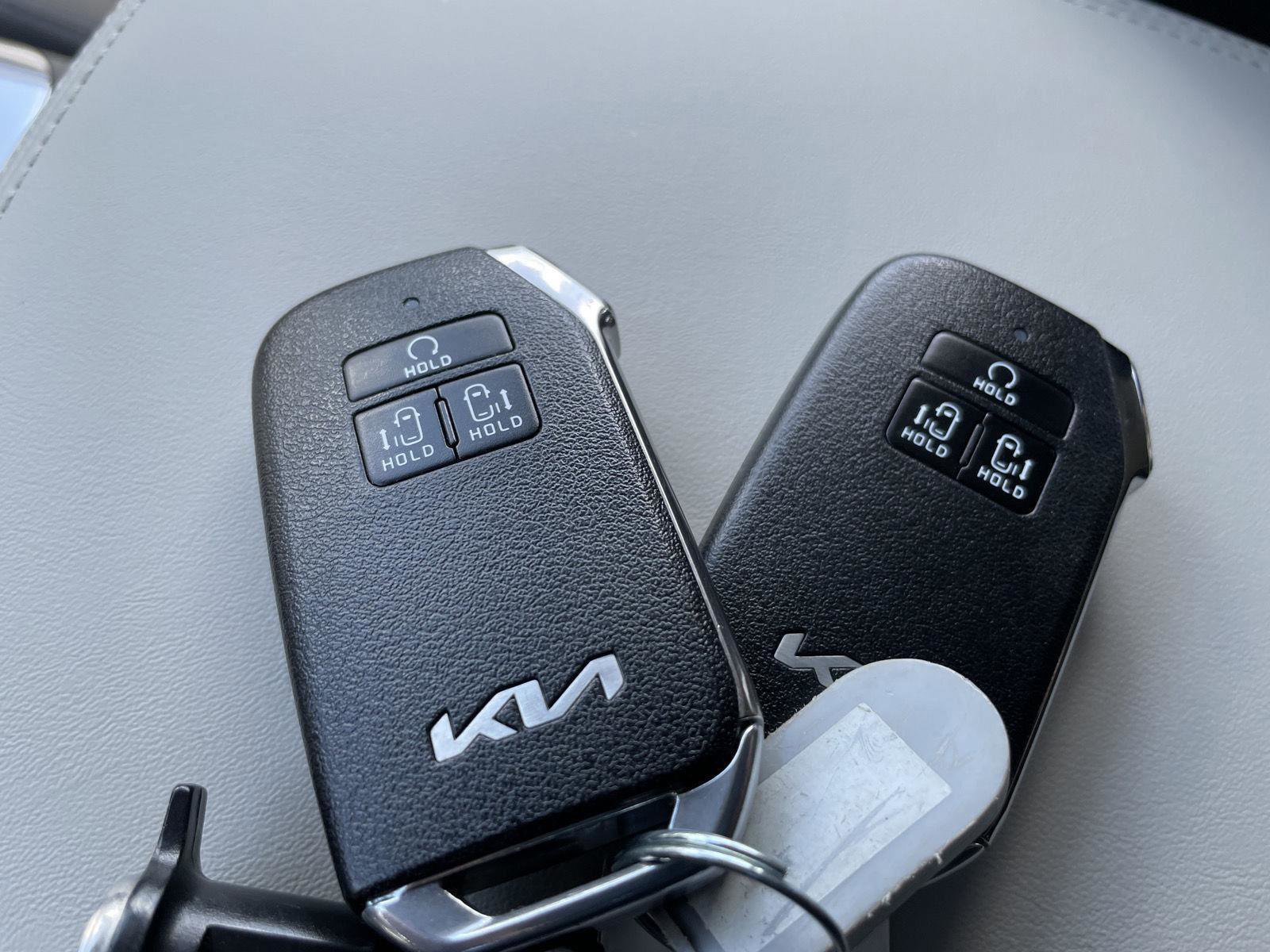 Used 2024 Kia Carnival LX FWD image 33